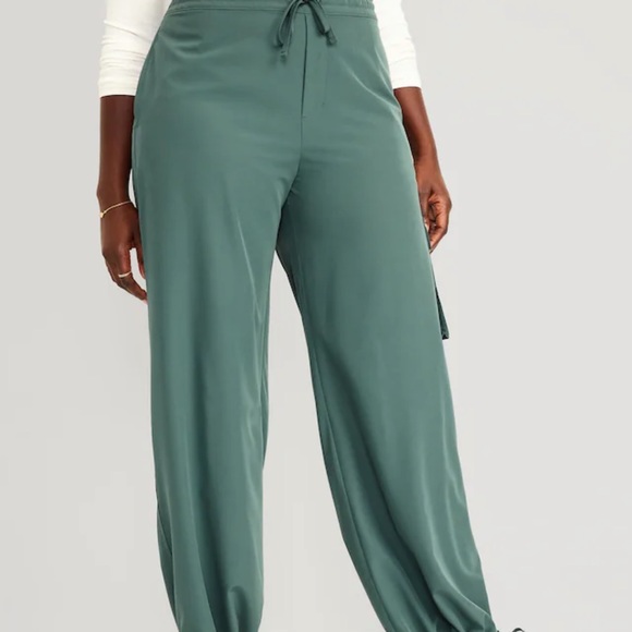 NWY OLD NAVY High-Waisted StretchTech Wide-Leg Cargo Pants Color: Jade Shadow - Picture 5 of 8